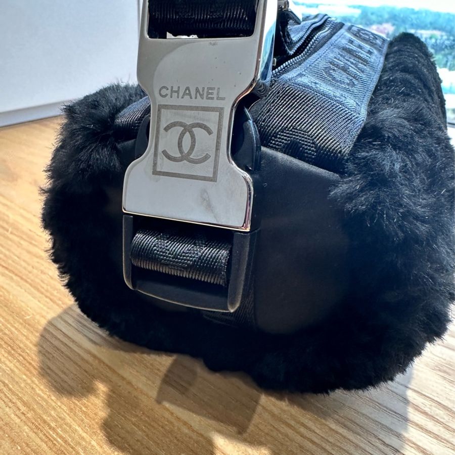 Chanel Vintage Sport 運動系列 - 黑色兔毛圓筒腋下包-1