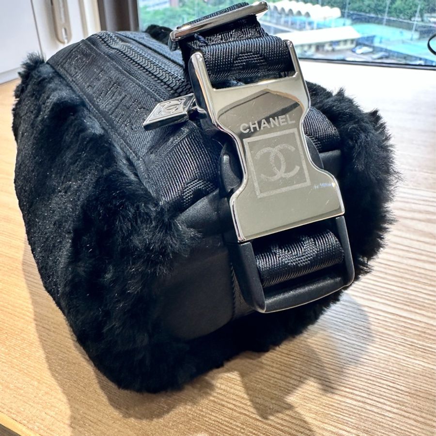 Chanel Vintage Sport 運動系列 - 黑色兔毛圓筒腋下包-3
