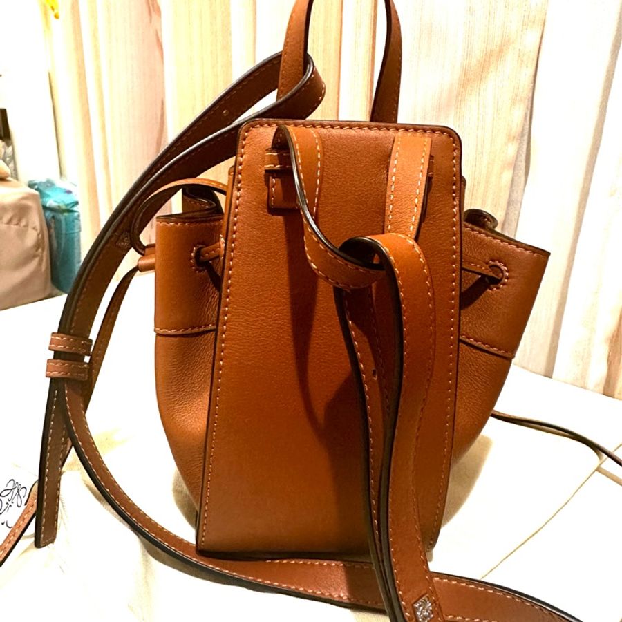 LOEWE 羅威Mini Hammock小牛皮手提/斜背吊床包-14