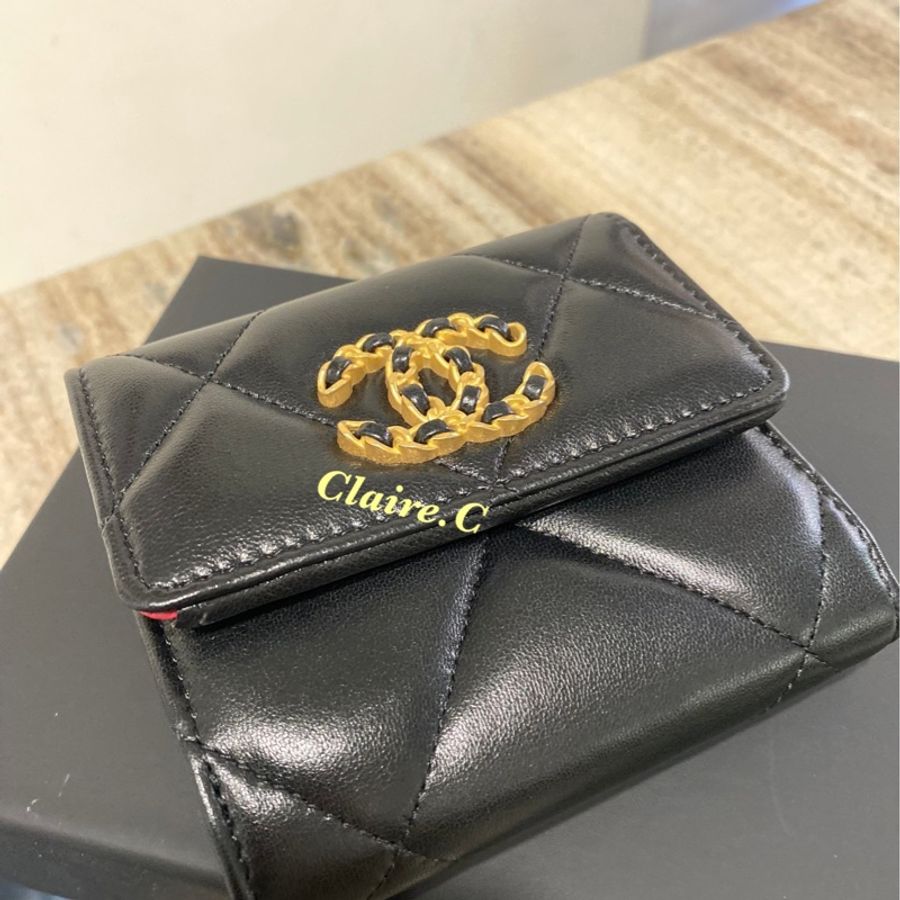 全新Chanel19黑金羊皮三折短夾-3
