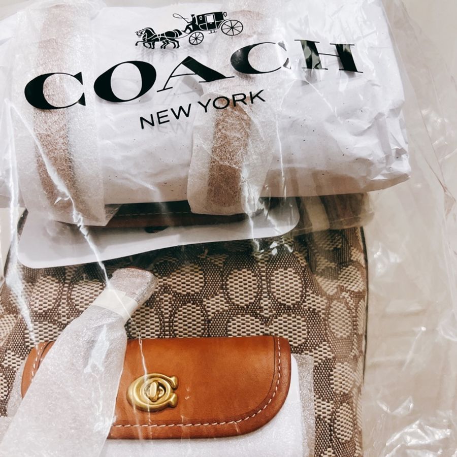特價‼️Coach RIYA 21 經典 SIGNATURE 緹花面料後背包-6