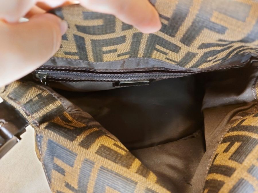 Fendi 雙蓋黑扣法棍(已售)-4