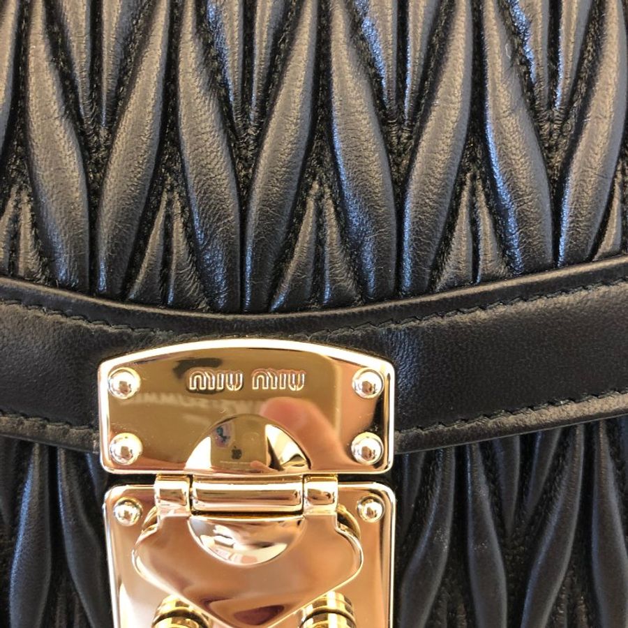 MIU MIU Confidential matelassé napa leather bag 黑(淡金)-10