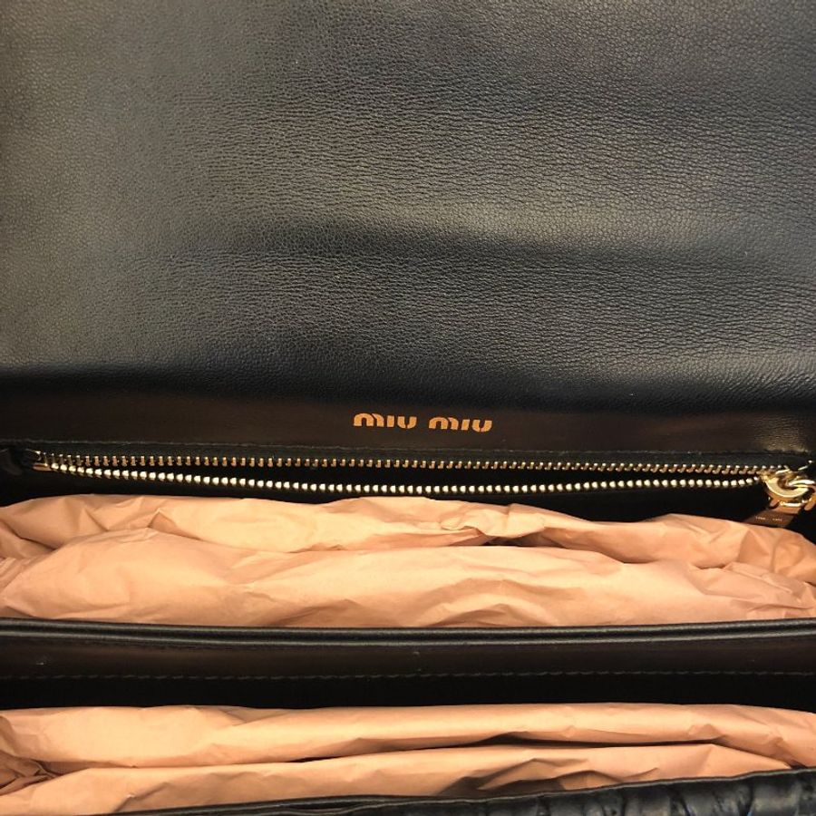 MIU MIU Confidential matelassé napa leather bag 黑(淡金)-11