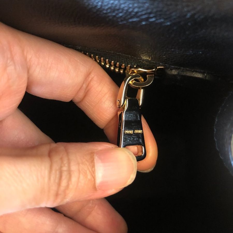 MIU MIU Confidential matelassé napa leather bag 黑(淡金)-14