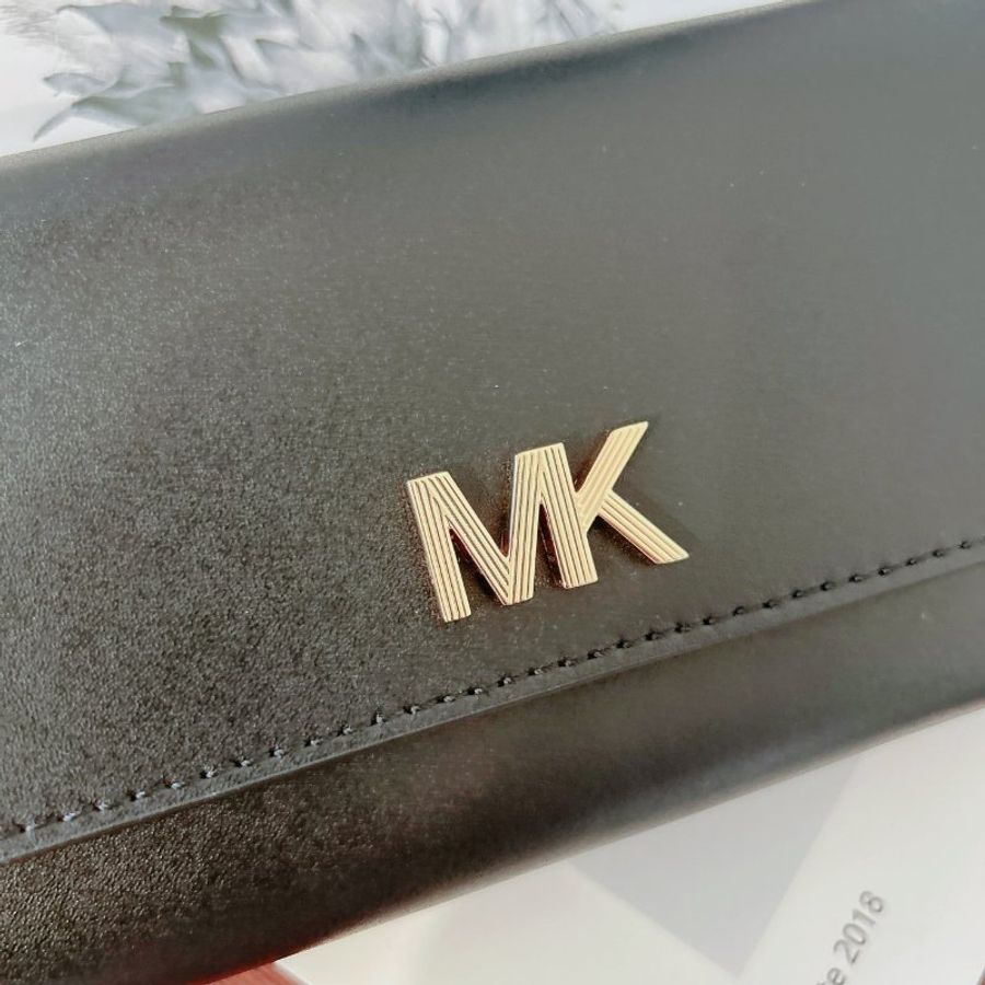 全新【Michael Kors】 MK 黑色經典LOGO字掀蓋長夾-1