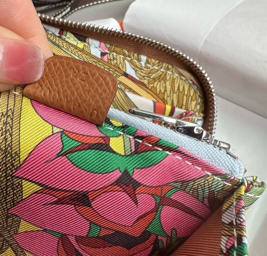 Hermes 絲巾短夾 焦糖gold 招財黃粉的花園絲巾內裡-6