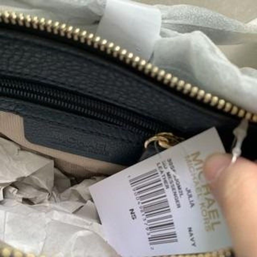 全新 專櫃購入 ｜Michael KORS Julia Messenger 真皮斜背包(深藍)-2