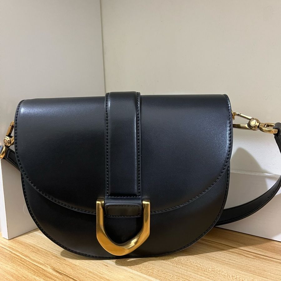 CHARLES & KEITH 小ck 黑色M號馬鞍包-7