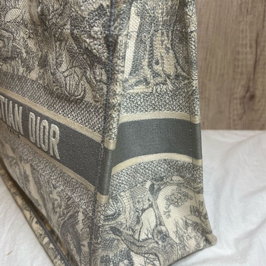 Dior Book Tote 中款 灰色動物紋-12