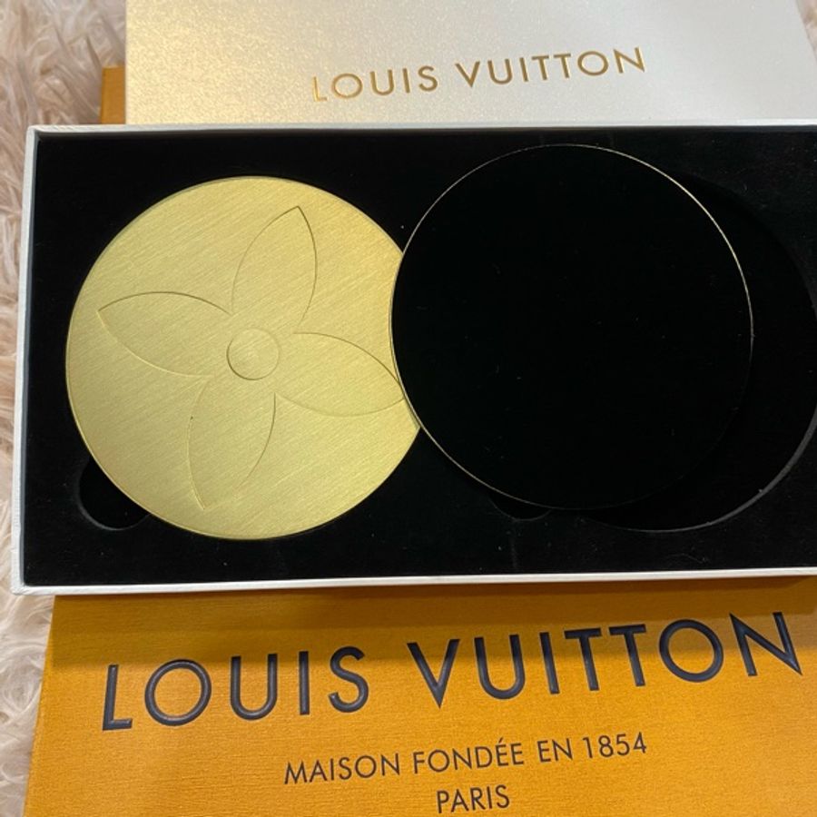 LV  經典Monogram 老花logo金色黃銅杯墊-2