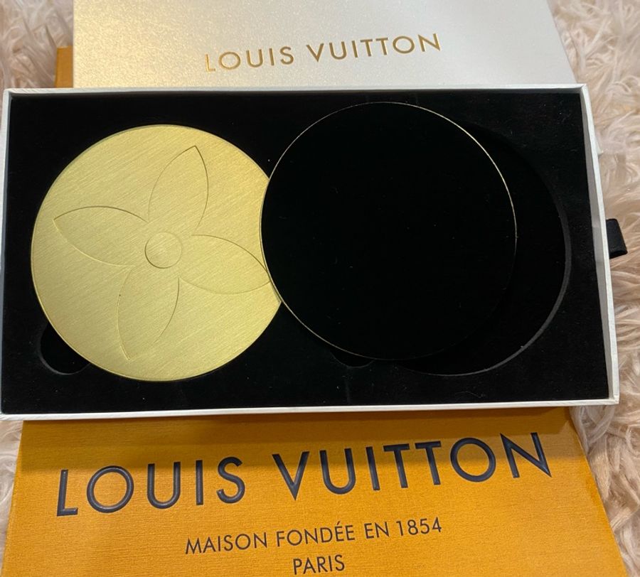 LV  經典Monogram 老花logo金色黃銅杯墊-4
