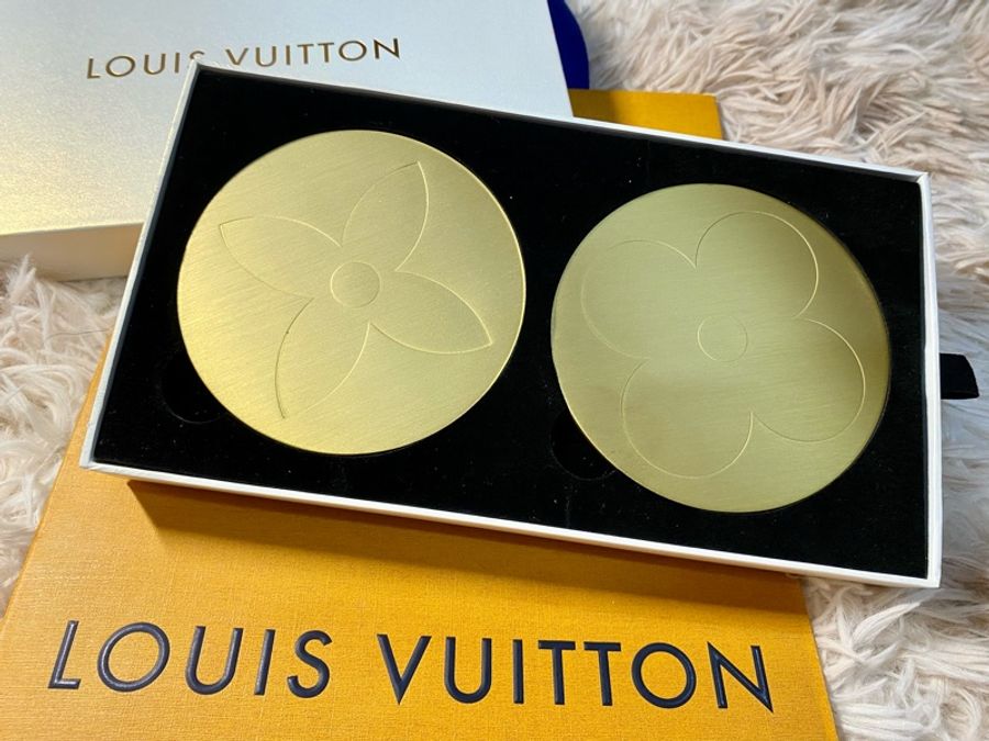 LV  經典Monogram 老花logo金色黃銅杯墊-7