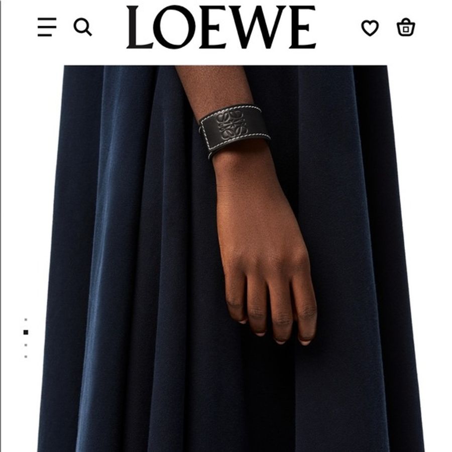 西班牙 Loewe logo 瞬扣小牛皮革手環 slap bracelet-1