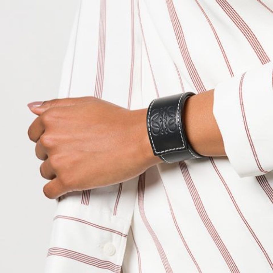 西班牙 Loewe logo 瞬扣小牛皮革手環 slap bracelet-2