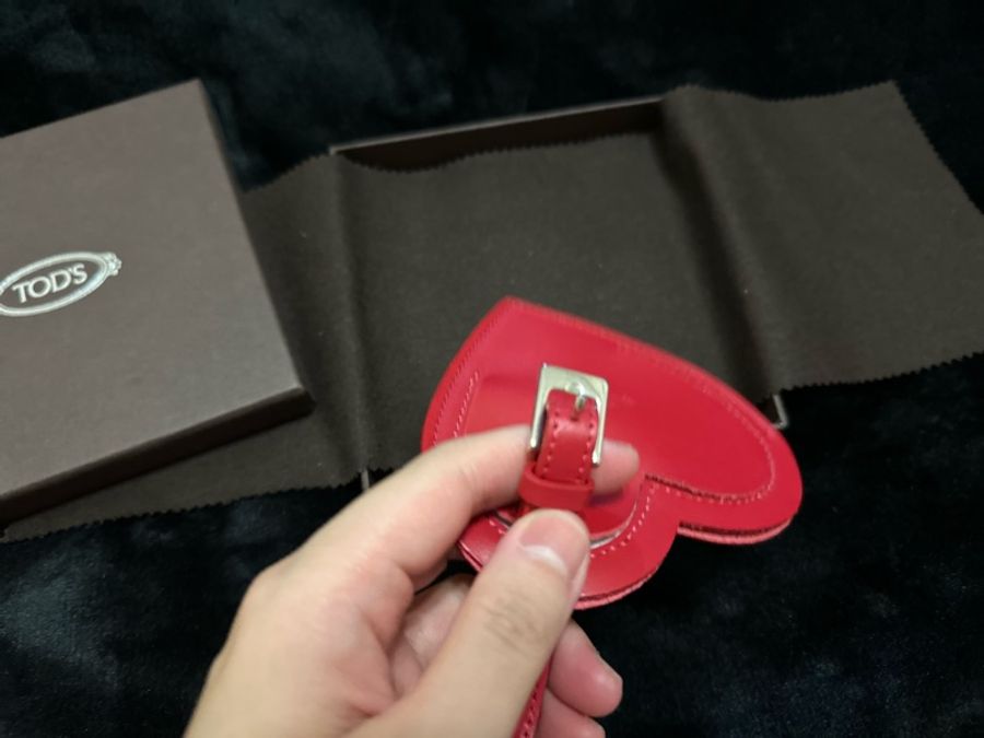TOD’S 紅 愛心 行李箱吊牌-2