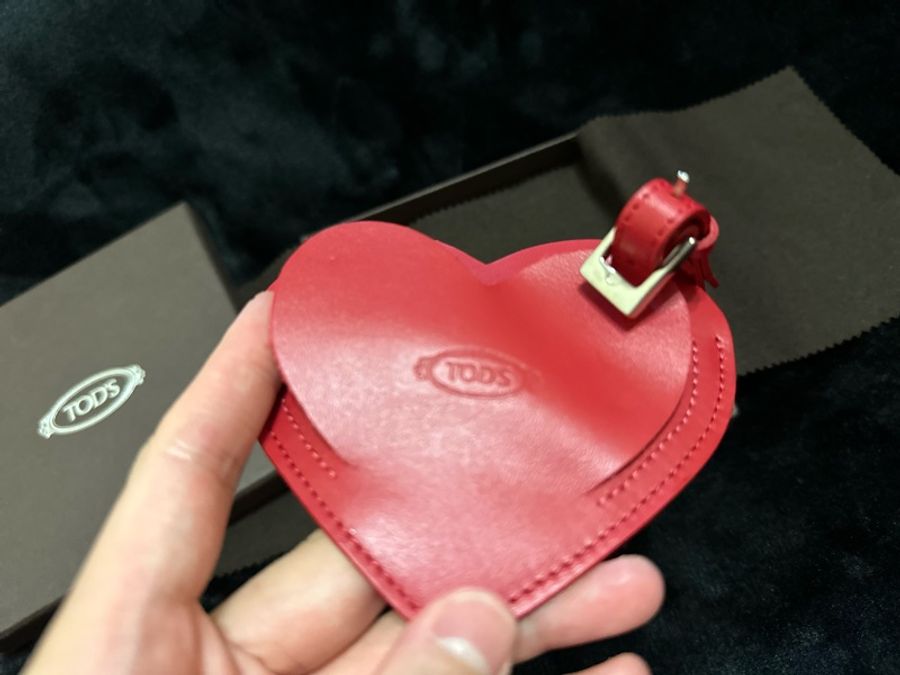 TOD’S 紅 愛心 行李箱吊牌-8