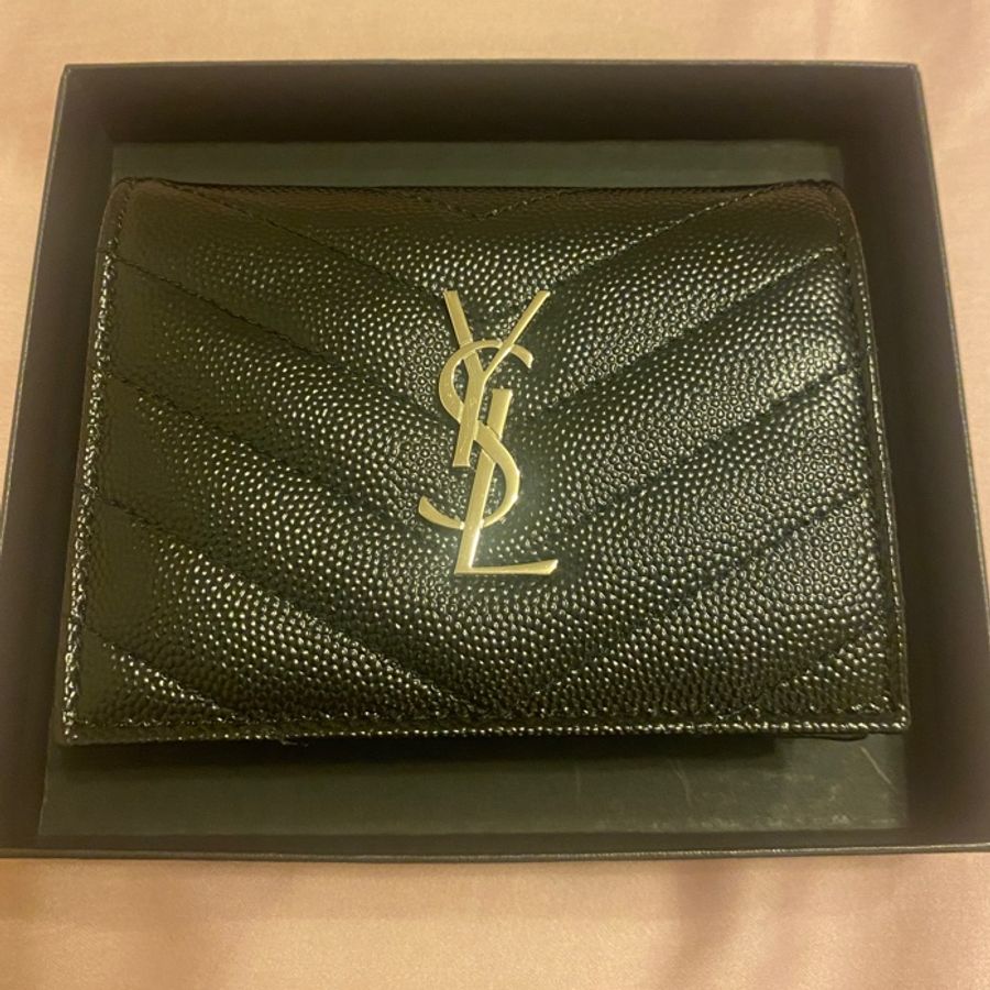 CASSANDRE SAINT LAURENT MATELASSÉ 粒面壓花皮革翻蓋卡包-0