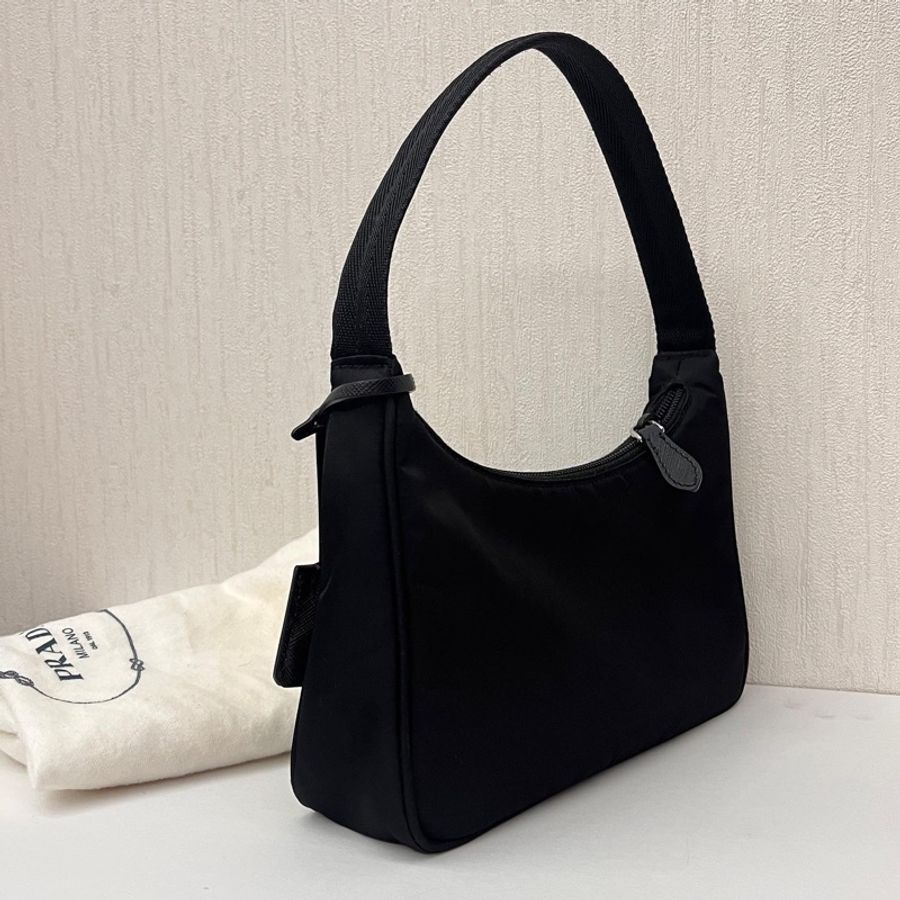 Prada Re-Edition 2000 hobo包 肩背包 腋下包-3