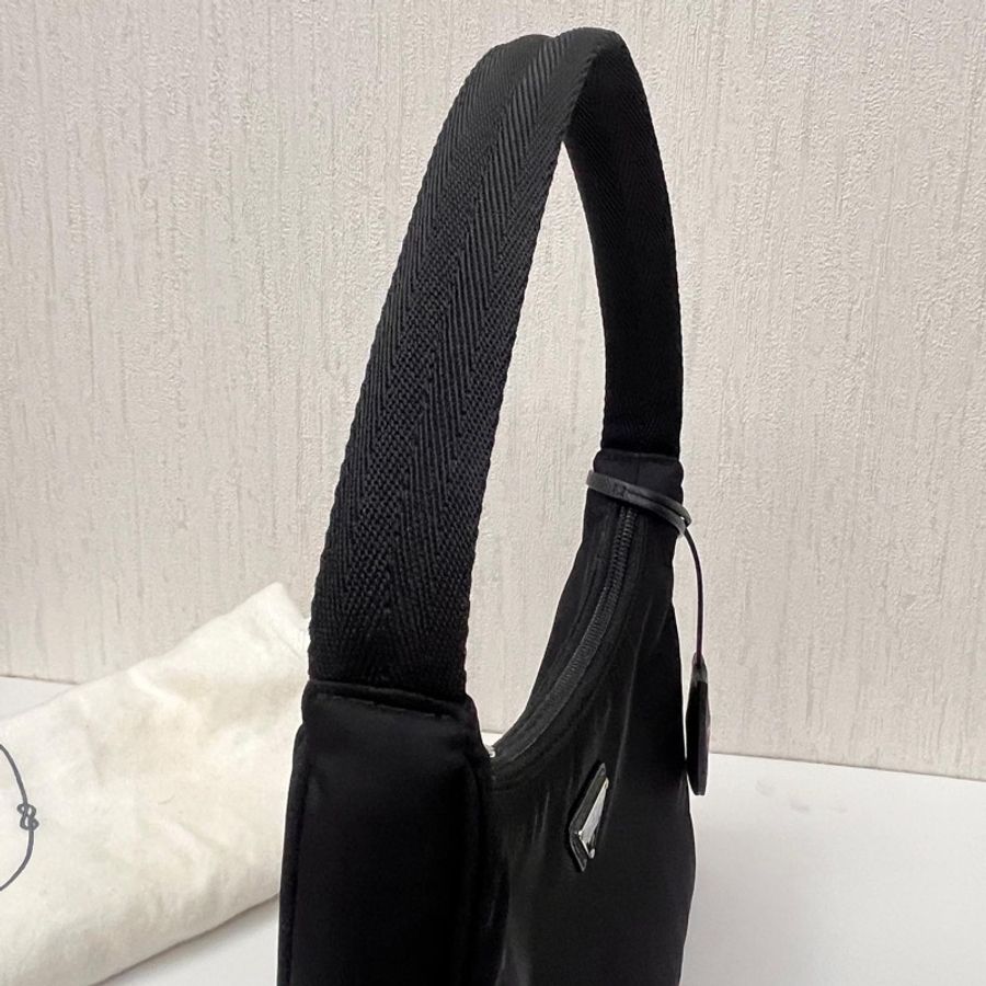 Prada Re-Edition 2000 hobo包 肩背包 腋下包-5