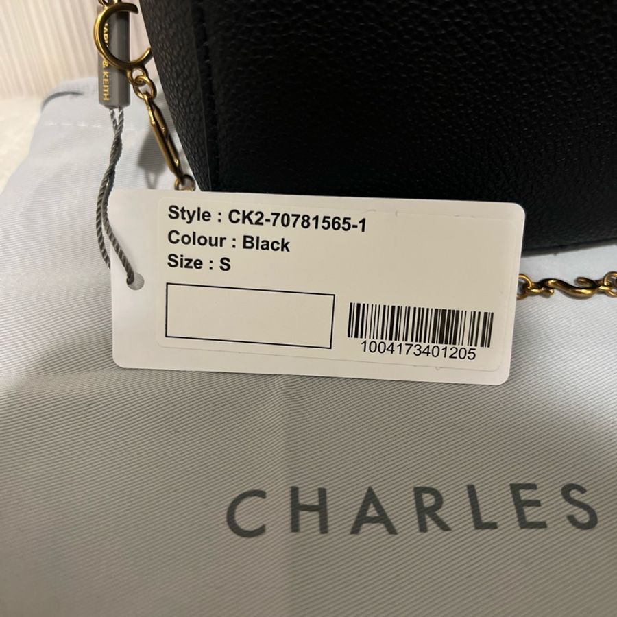 「CHARLES & KEITH」LOGO細鏈小方包-10