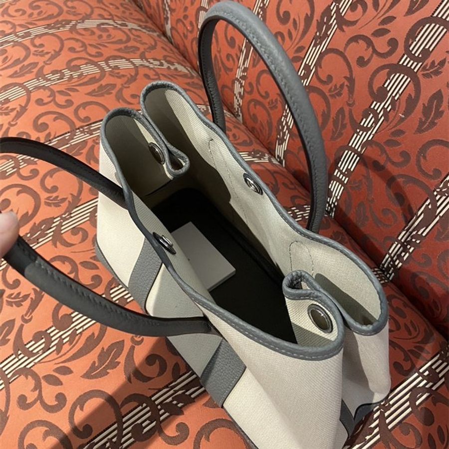 【台灣現貨】愛馬仕 HERMES GP30 帆布拼接牛皮款手提包 冰川白*積雨雲灰*銀扣-2
