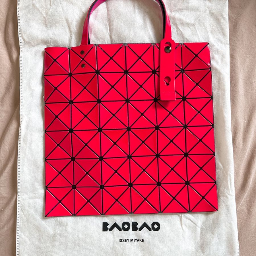 ISSEY MIYAKE 三宅一生 BAOBAO 6x6紅色亮面手提包-0