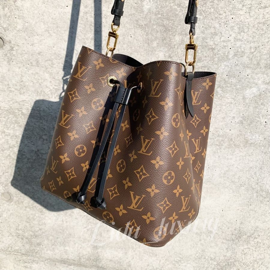 LV 字紋黑內裡水桶包-2