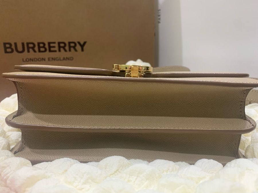 Burberry TB 粒紋 皮革 方包 奶茶色-3