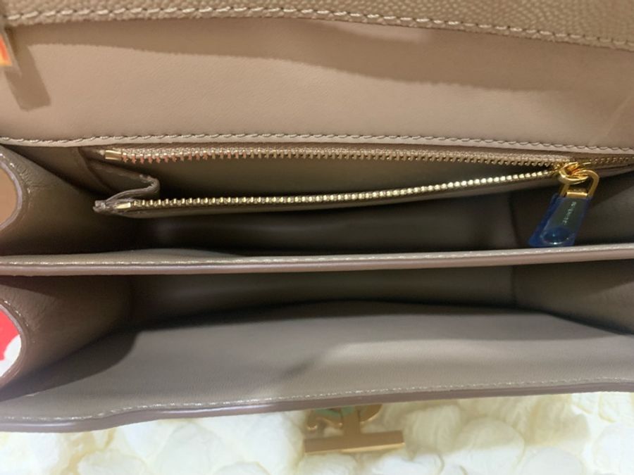 Burberry TB 粒紋 皮革 方包 奶茶色-5