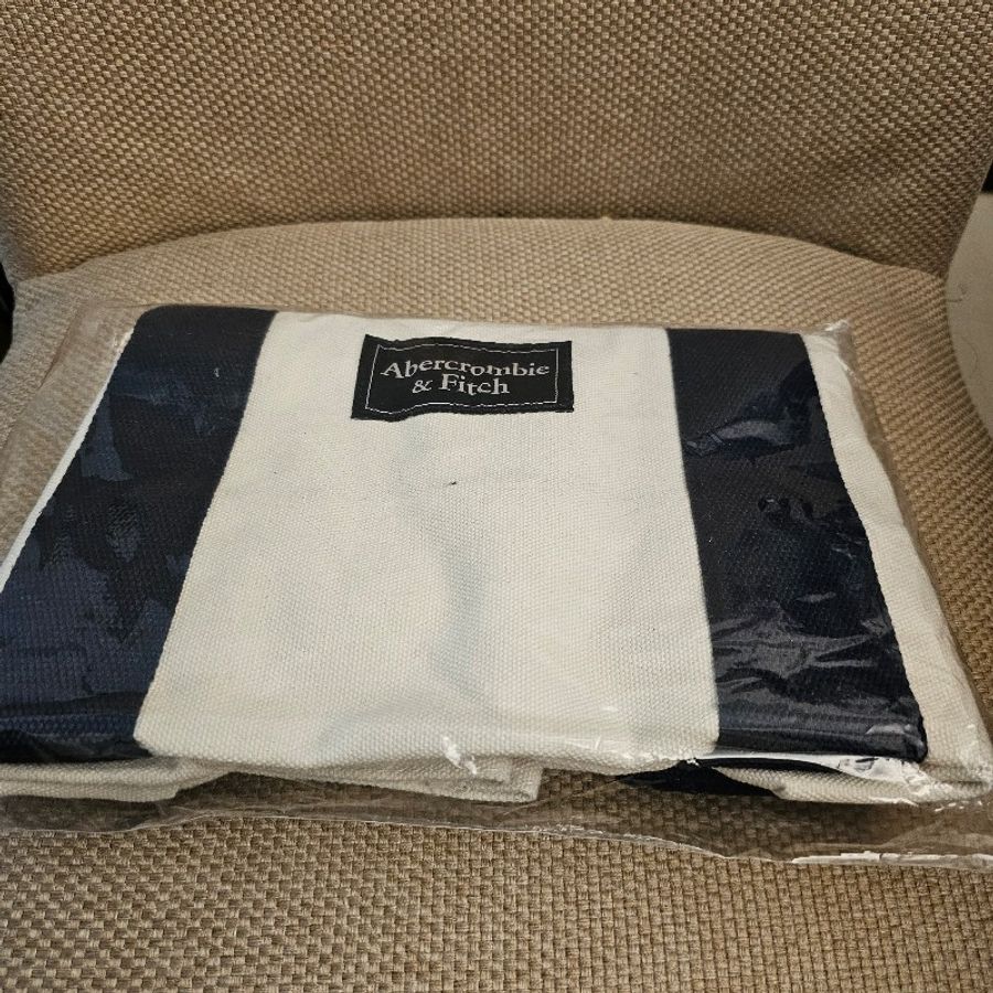 Abercrombie fitch購物大袋-9