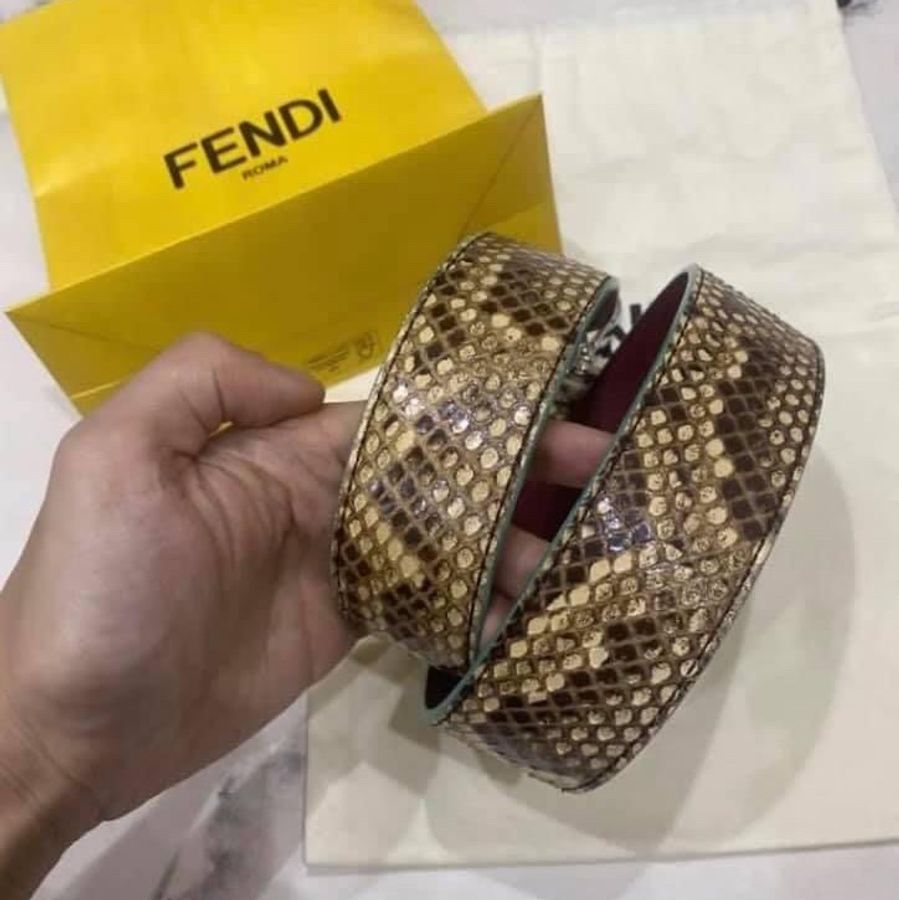Fendi strap you 經典蟒蛇皮雙面用背帶 華麗奢華時髦 原價39800萬多 甜售9800-0
