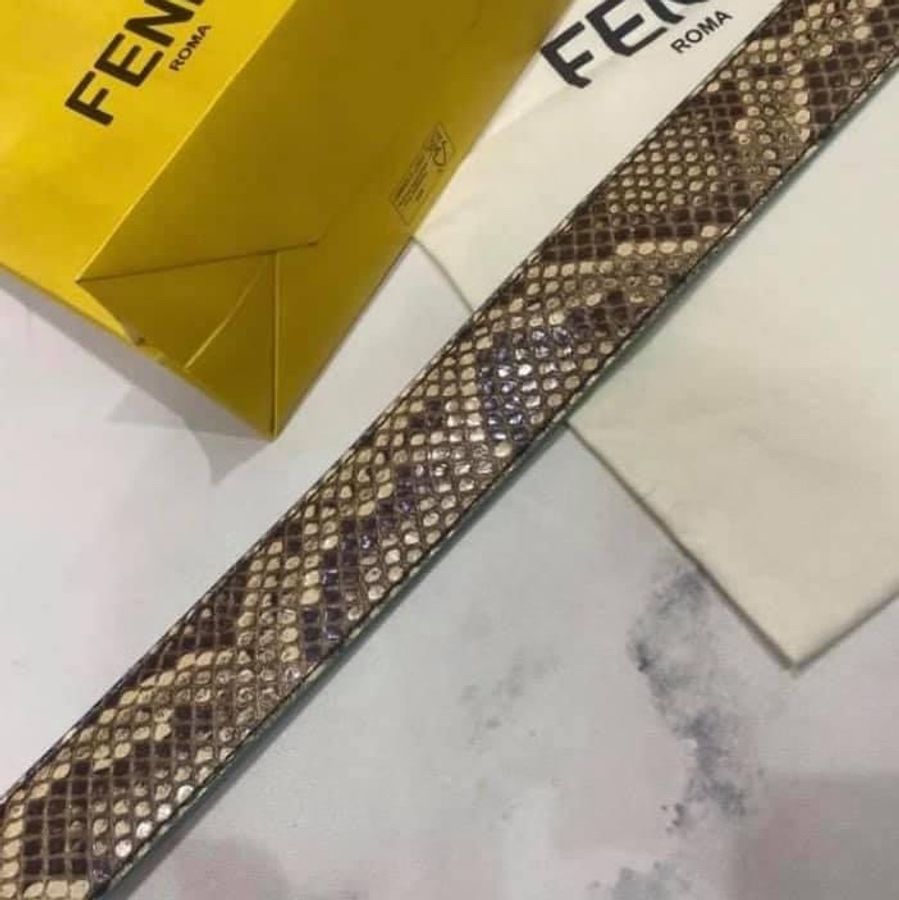 Fendi strap you 經典蟒蛇皮雙面用背帶 華麗奢華時髦 原價39800萬多 甜售9800-2