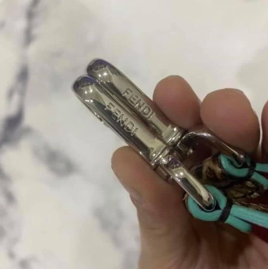 Fendi strap you 經典蟒蛇皮雙面用背帶 華麗奢華時髦 原價39800萬多 甜售9800-6