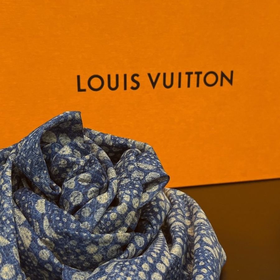 全新品 Louis Vuitton LV x YK Denim Pumpkin 藍色丹寧草間彌生200x138披巾/絲巾-0