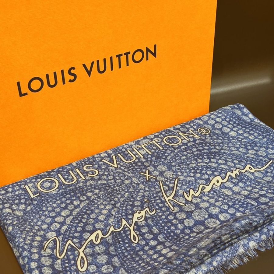 全新品 Louis Vuitton LV x YK Denim Pumpkin 藍色丹寧草間彌生200x138披巾/絲巾-1