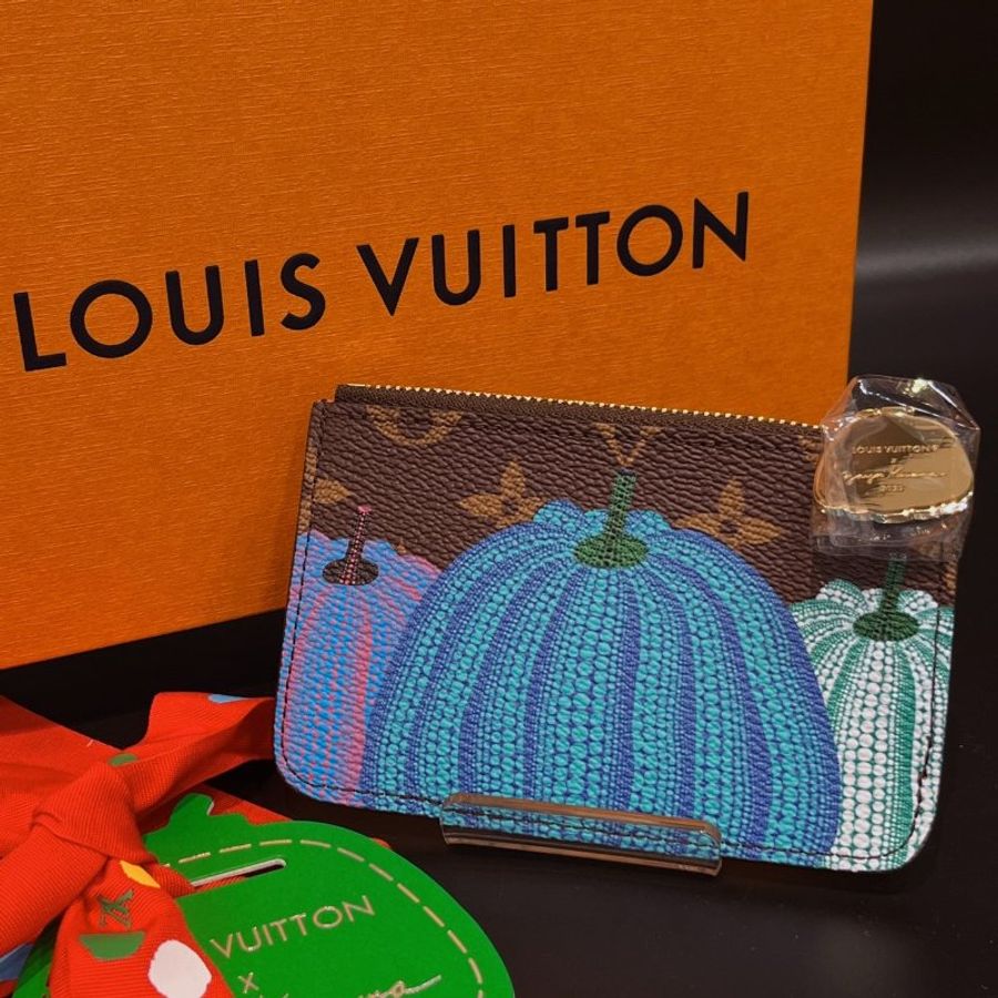 預購--全新品 Louis Vuitton LV x YK Romy 老花字紋草間彌生名片夾/卡片夾/零錢包-0
