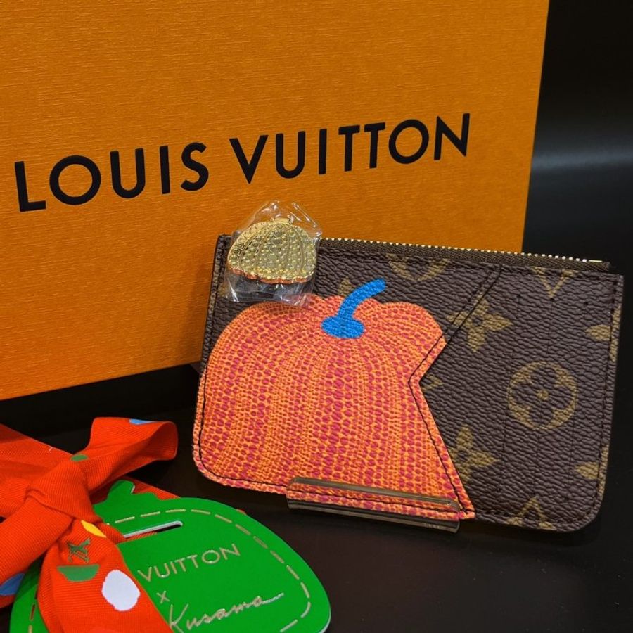 預購--全新品 Louis Vuitton LV x YK Romy 老花字紋草間彌生名片夾/卡片夾/零錢包-1