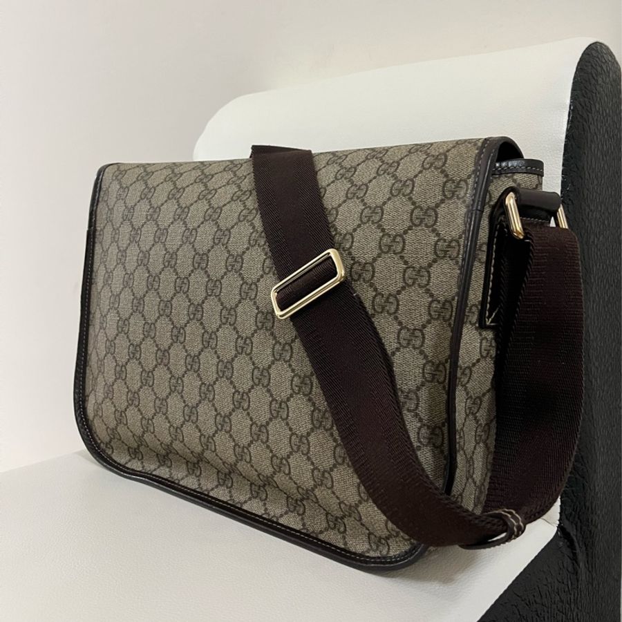 Gucci 老花掀蓋郵差包-1