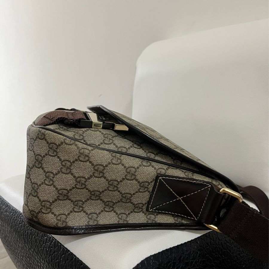 Gucci 老花掀蓋郵差包-5