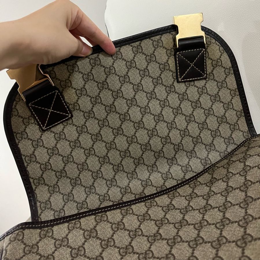 Gucci 老花掀蓋郵差包-13