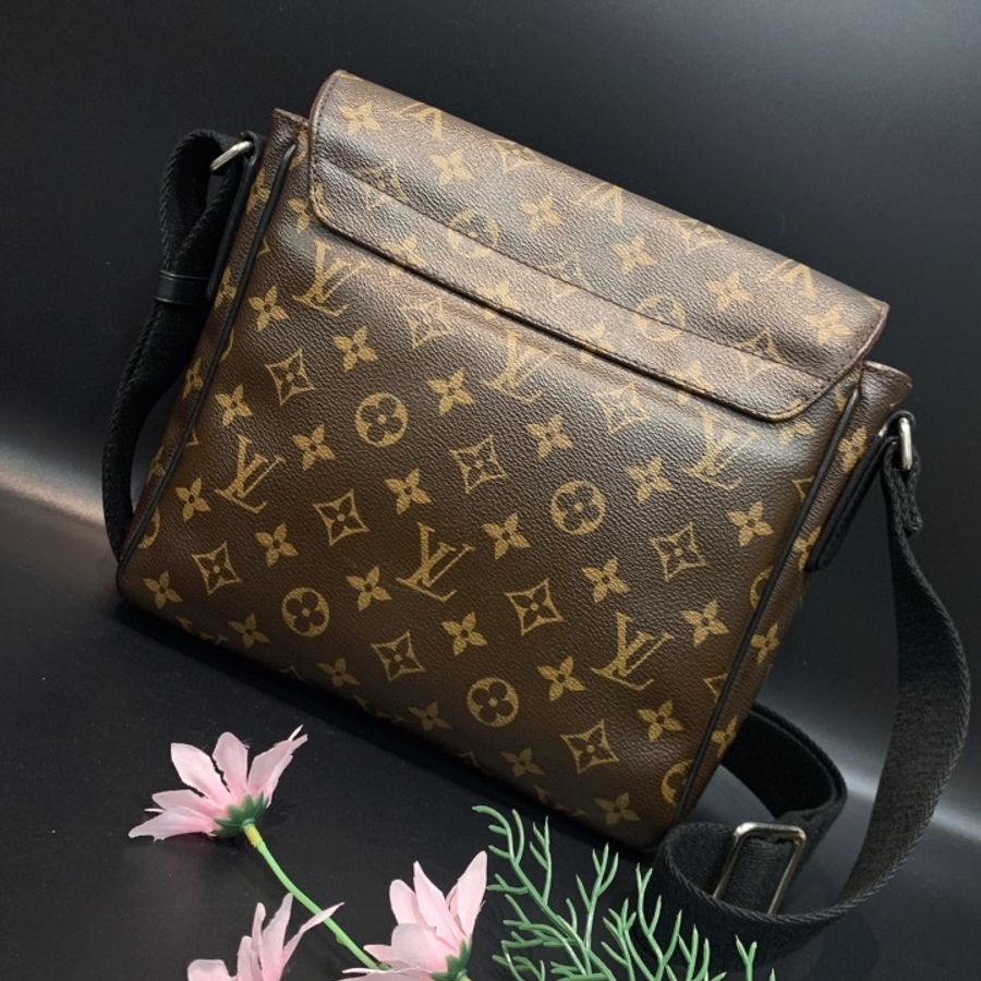 Louis Vuitton LV 老花字紋 掀蓋磁扣式 斜背包/書包-1