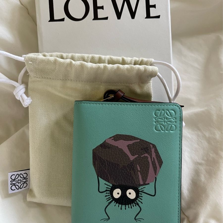 LOEWE限量身影少女短夾-12