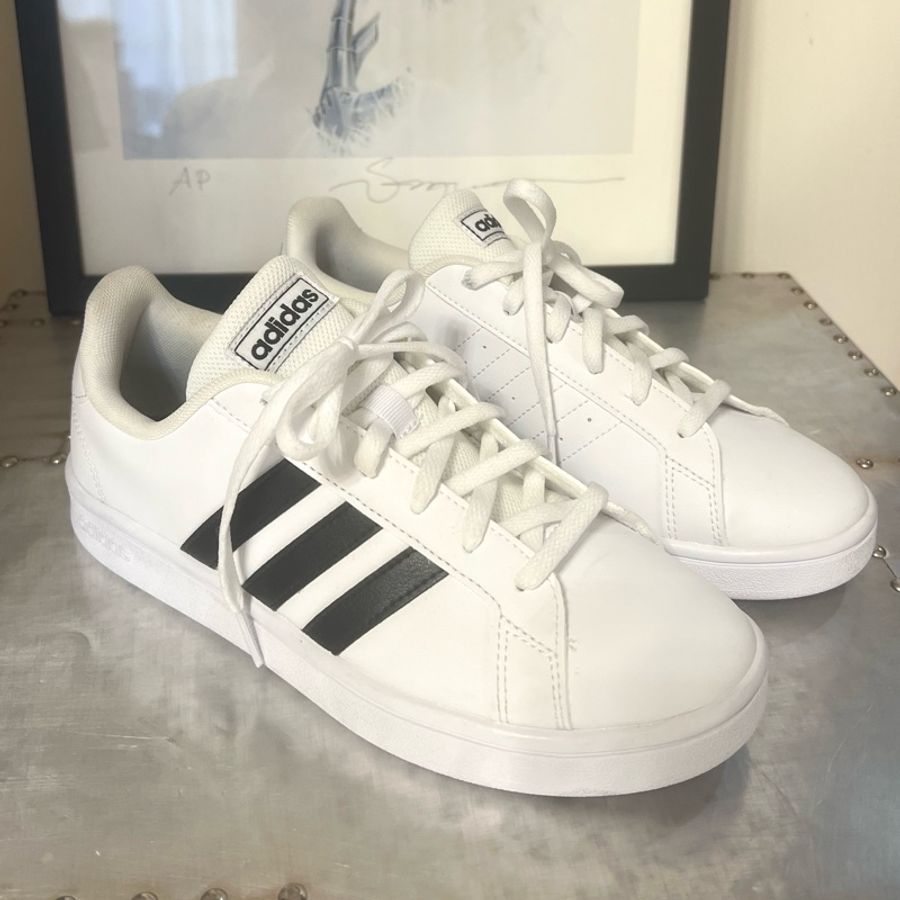 adidas 愛迪達經典小白鞋 單邊三槓［全新］-0