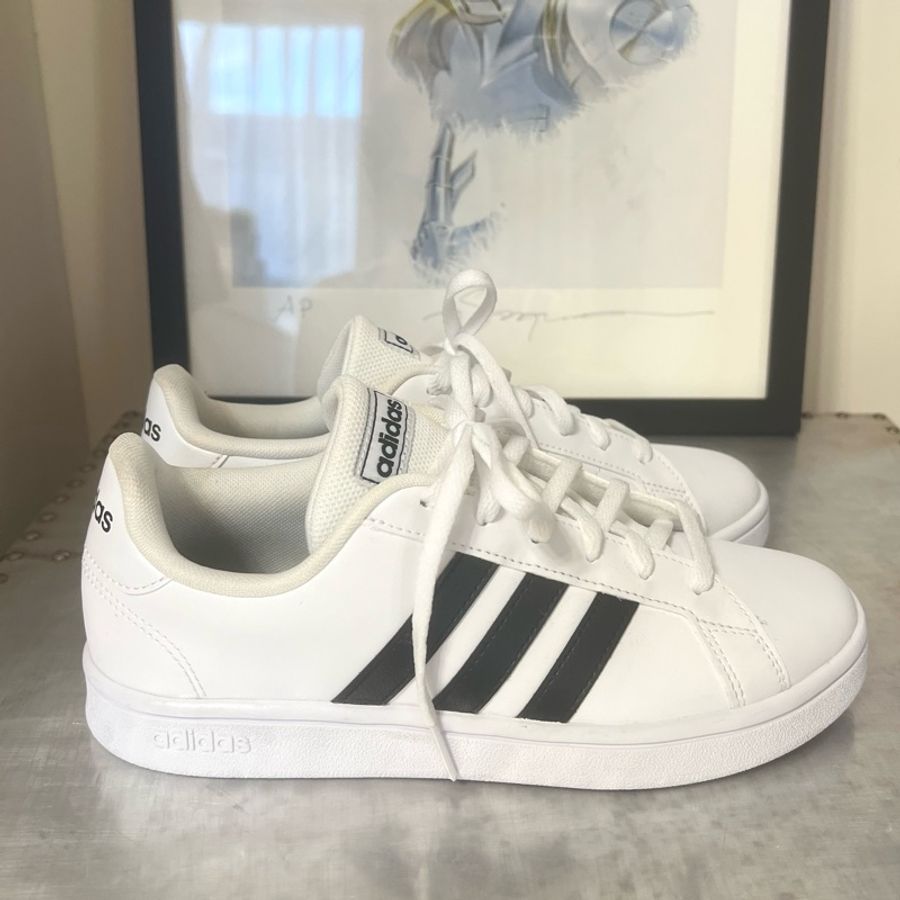 adidas 愛迪達經典小白鞋 單邊三槓［全新］-1