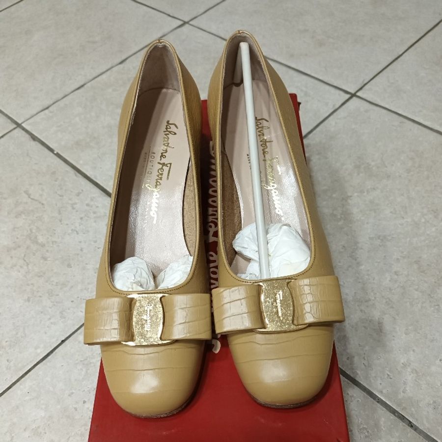 Salvatore  Ferragama淺駝色蝴蝶結鞋-0
