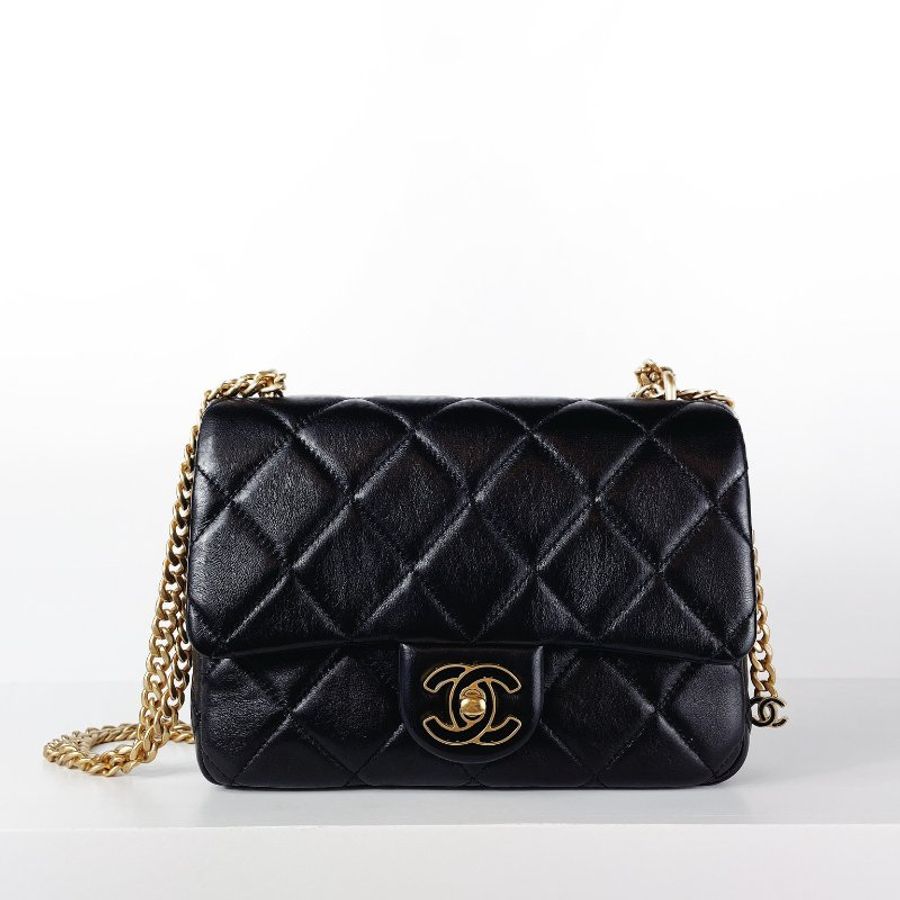 Chanel 22P 黑金琺瑯釦 方胖子-5