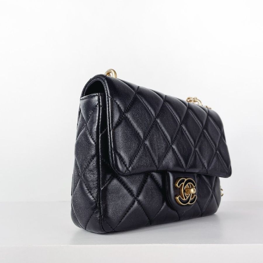 Chanel 22P 黑金琺瑯釦 方胖子-7