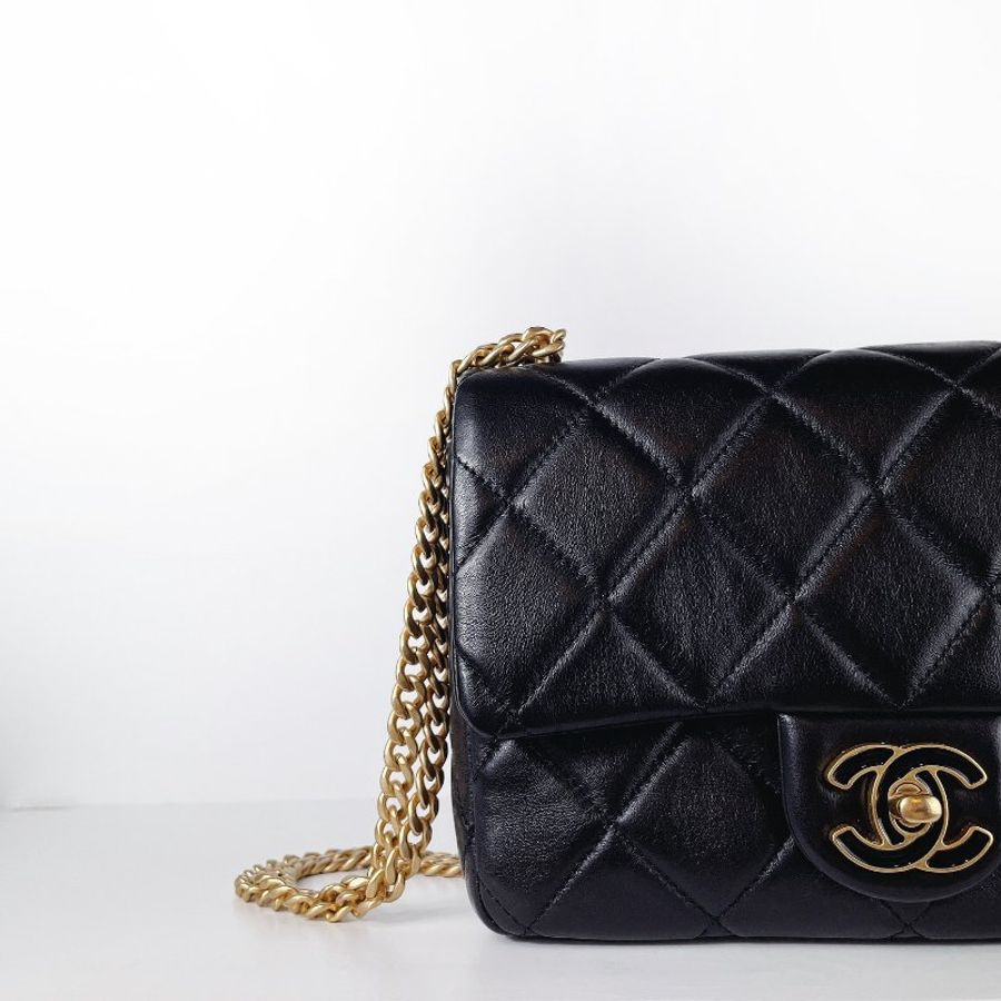 Chanel 22P 黑金琺瑯釦 方胖子-8