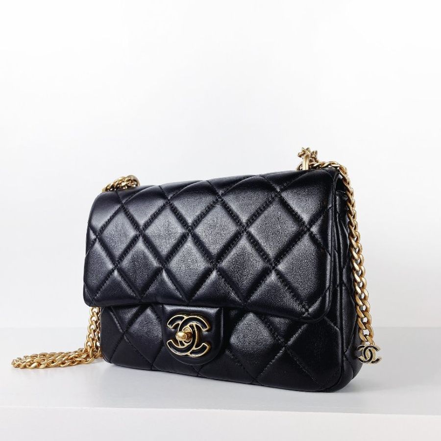 Chanel 22P 黑金琺瑯釦 方胖子-10